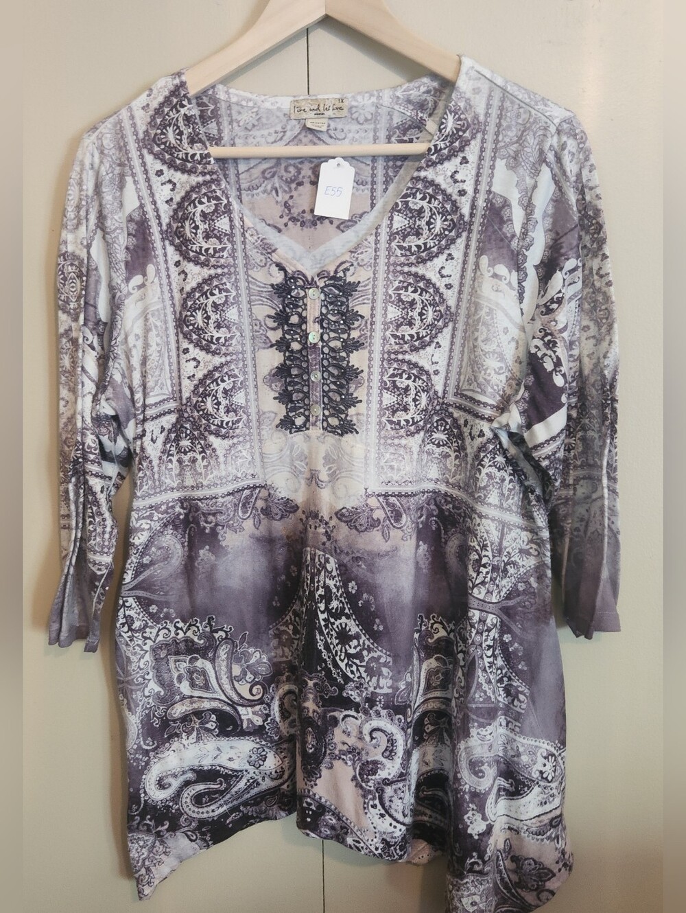 E55 Live & Let Live women's 1X Embellished V-Neck Paisley Tunic Top - Gray/White